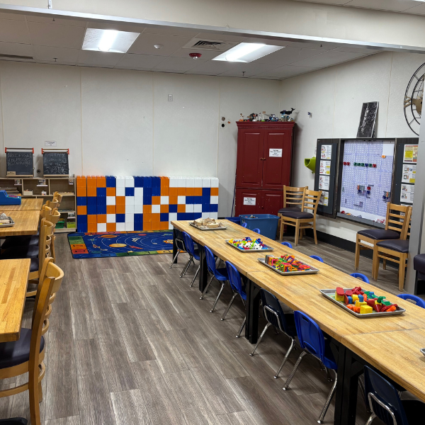 Room with STEM toys, giant legos, Snap Circuits, etc.
